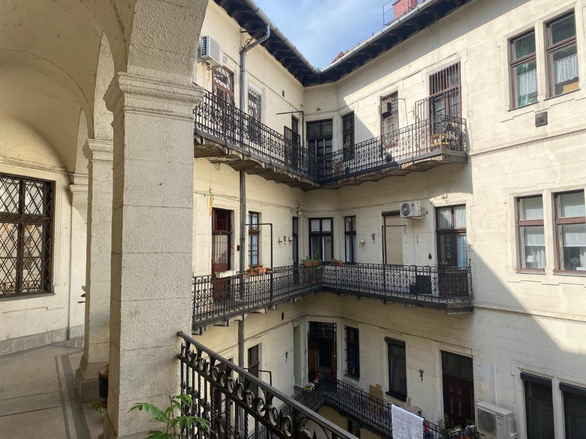 Urban Haven - 3 Beds, 3 Baths, Free Parking, Near Central Market Budapest Eksteriør billede