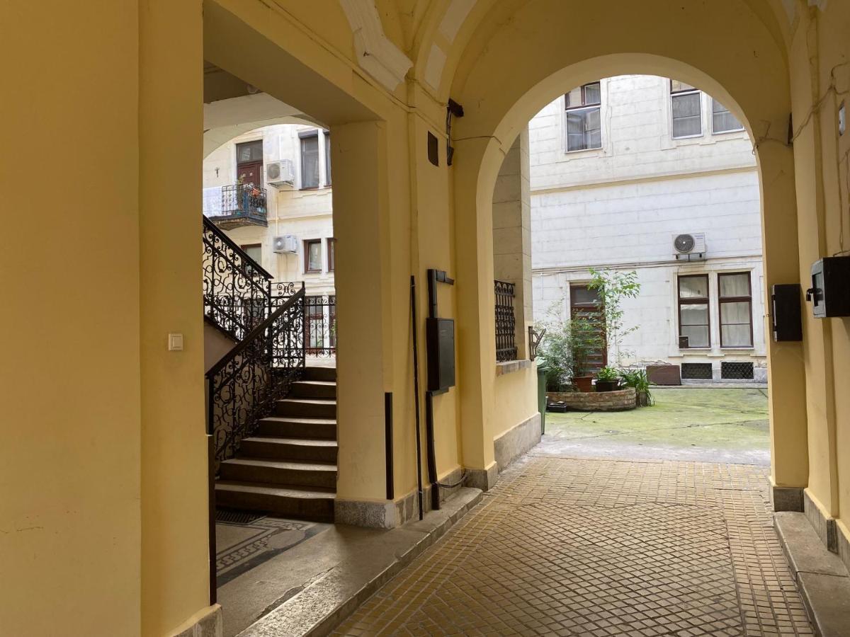 Urban Haven - 3 Beds, 3 Baths, Free Parking, Near Central Market Budapest Eksteriør billede