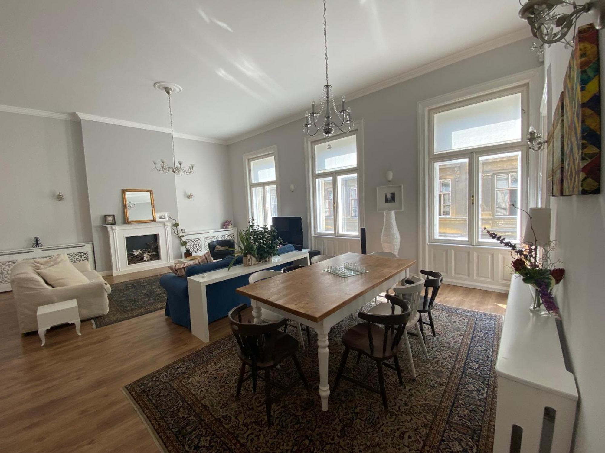 Urban Haven - 3 Beds, 3 Baths, Free Parking, Near Central Market Budapest Eksteriør billede