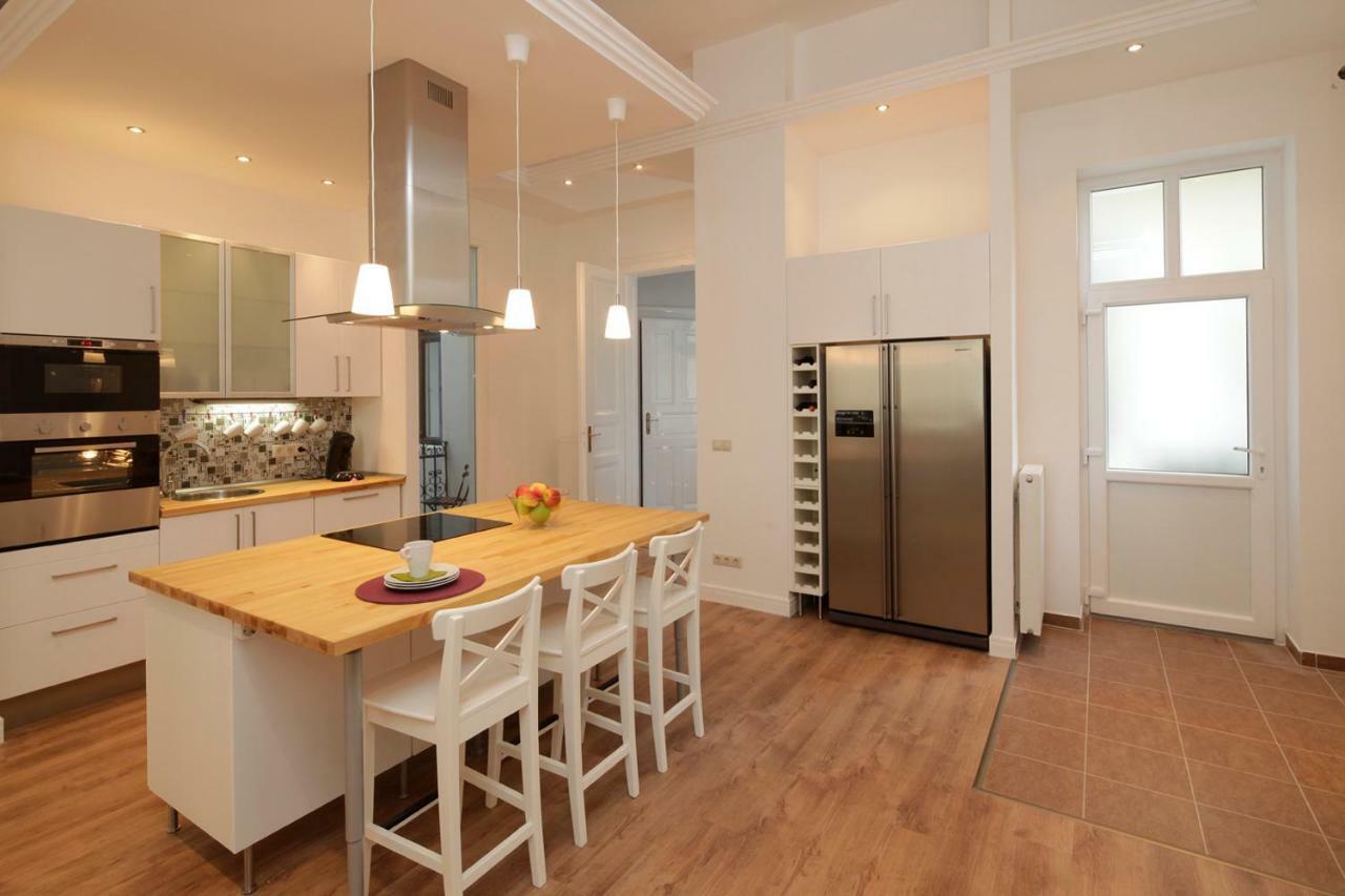 Urban Haven - 3 Beds, 3 Baths, Free Parking, Near Central Market Budapest Eksteriør billede