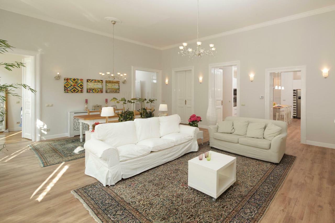 Urban Haven - 3 Beds, 3 Baths, Free Parking, Near Central Market Budapest Eksteriør billede