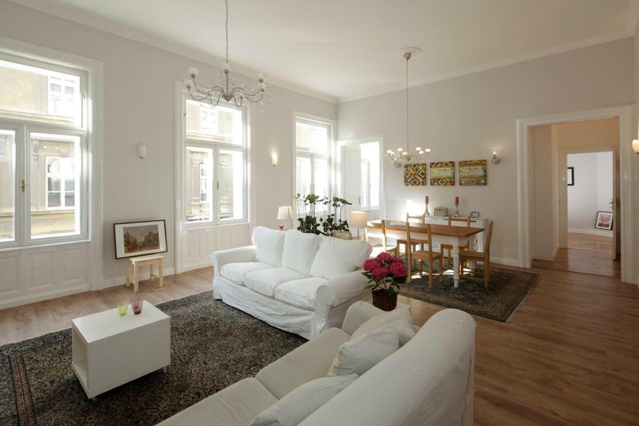 Urban Haven - 3 Beds, 3 Baths, Free Parking, Near Central Market Budapest Eksteriør billede