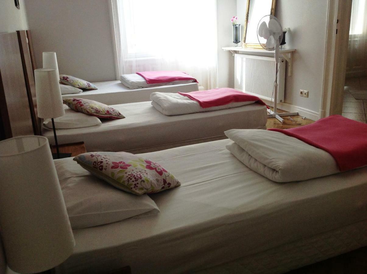 Urban Haven - 3 Beds, 3 Baths, Free Parking, Near Central Market Budapest Eksteriør billede