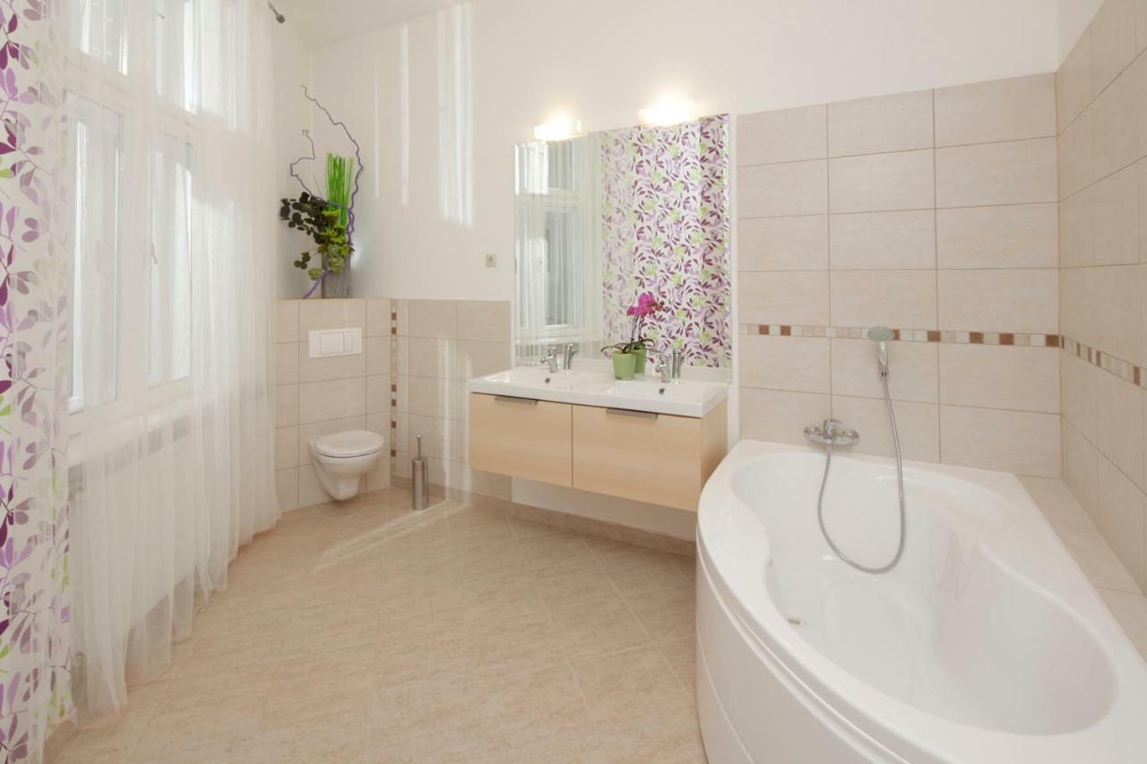 Urban Haven - 3 Beds, 3 Baths, Free Parking, Near Central Market Budapest Eksteriør billede