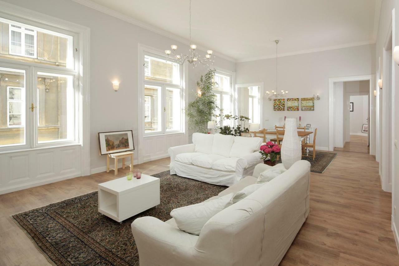 Urban Haven - 3 Beds, 3 Baths, Free Parking, Near Central Market Budapest Eksteriør billede